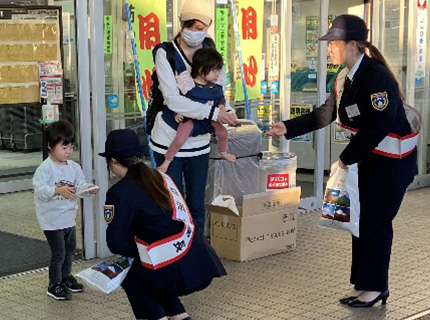 火災予防の街頭広報活動の様子